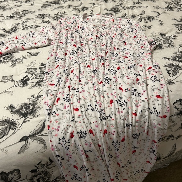 Vintage Aria Floral Nightgown - White with Cardinals - Picture 5 of 9
